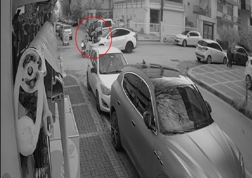 Tesla ile çarpışan motosikletteki 2 kişi metrelerce savruldu
Tesla ile çarpışan motosikletteki 2 kişi metrelerce savruldu