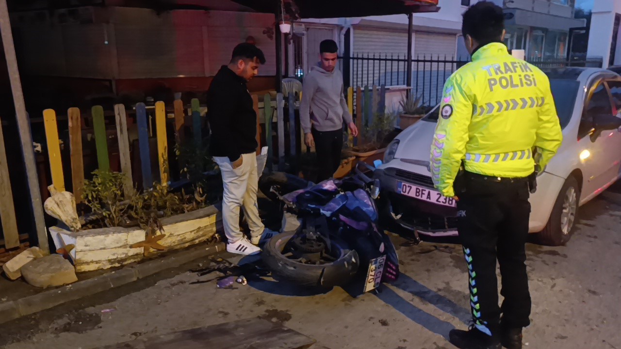 Tesla ile çarpışan motosikletteki 2 kişi metrelerce savruldu
Tesla ile çarpışan motosikletteki 2 kişi metrelerce savruldu