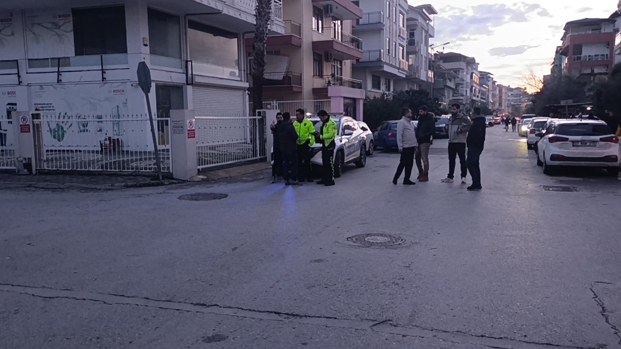 Tesla ile çarpışan motosikletteki 2 kişi metrelerce savruldu
Tesla ile çarpışan motosikletteki 2 kişi metrelerce savruldu