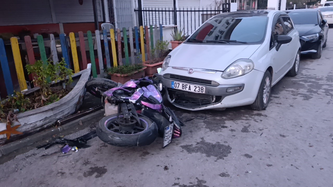 Tesla ile çarpışan motosikletteki 2 kişi metrelerce savruldu
Tesla ile çarpışan motosikletteki 2 kişi metrelerce savruldu