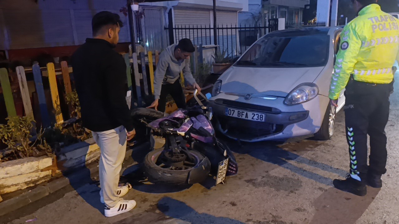 Tesla ile çarpışan motosikletteki 2 kişi metrelerce savruldu
Tesla ile çarpışan motosikletteki 2 kişi metrelerce savruldu