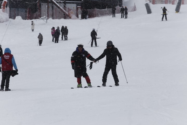 Uludağ’da kar kalınlığı 76 santimetreye ulaştı, pistler doldu taştı
Uludağ’da kar kalınlığı 76 santimetreye ulaştı, pistler doldu taştı