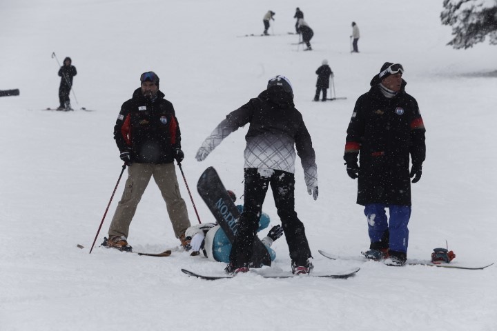 Uludağ’da kar kalınlığı 76 santimetreye ulaştı, pistler doldu taştı
Uludağ’da kar kalınlığı 76 santimetreye ulaştı, pistler doldu taştı