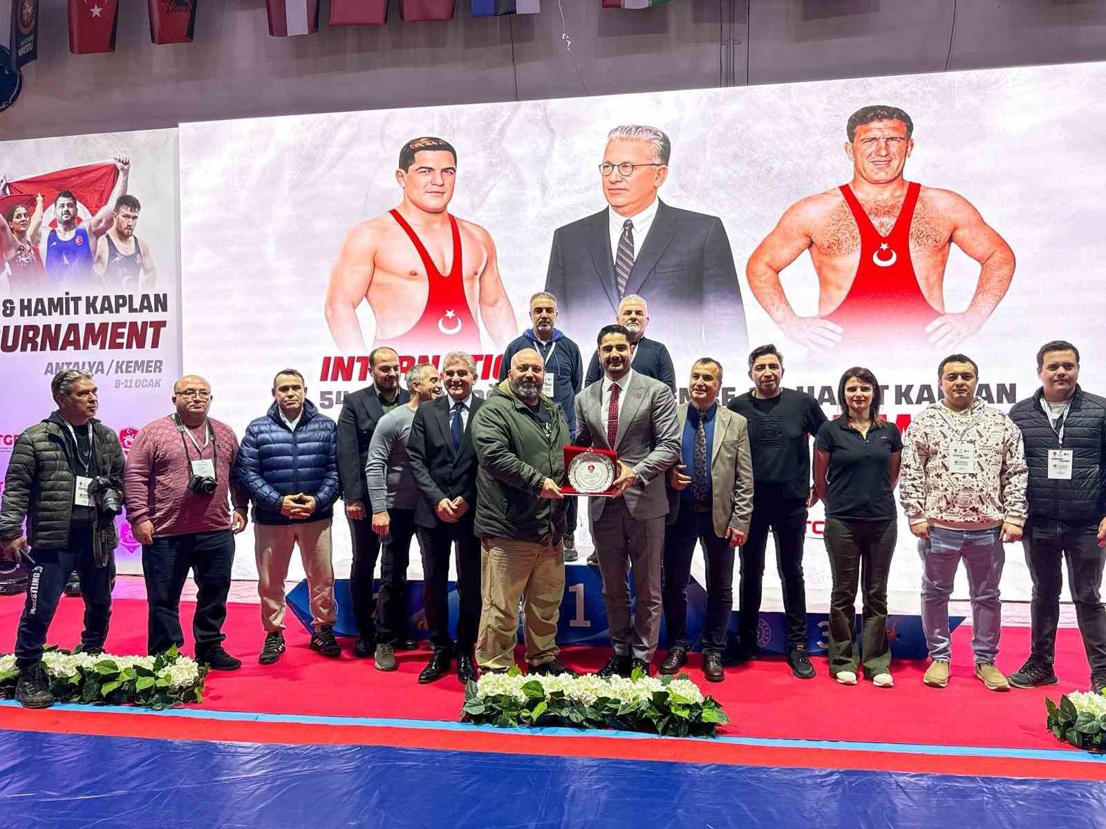 Uluslararası Yaşar Doğu, Vehbi Emre ve Hamit Kaplan Turnuvası sona erdi
Uluslararası Yaşar Doğu, Vehbi Emre ve Hamit Kaplan Turnuvası sona erdi