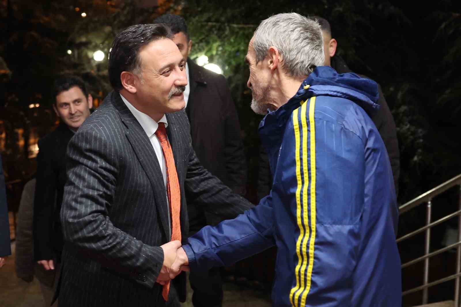 Vali Çiçek’ten ev ziyareti
Vali Çiçek’ten ev ziyareti