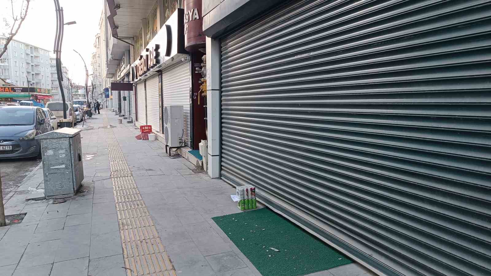 Van’da elektrik kesintisi esnafı mağdur etti
