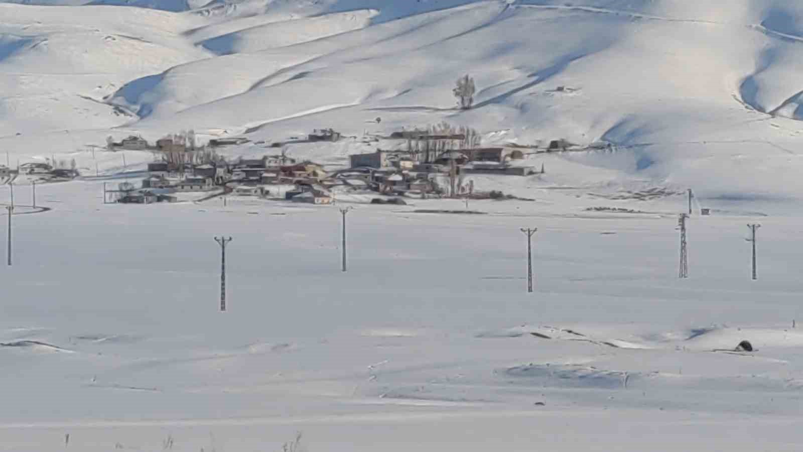 Van’ın kırsal mahallelerinde karla gelen güzellik
