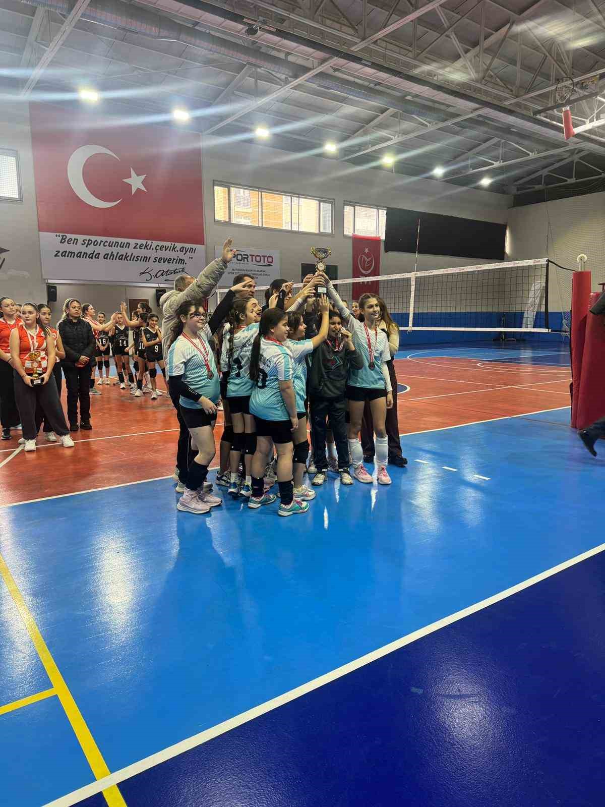 ’Voleybol Küçük Kız Müsabakaları’ tamamlandı

