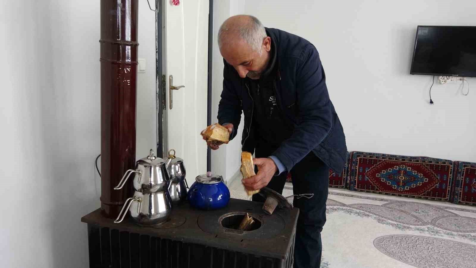 Yaklaşık 2 bin nüfuslu köyde kışın sadece bir aile yaşıyor
Yaklaşık 2 bin nüfuslu köyde kışın sadece bir aile yaşıyor