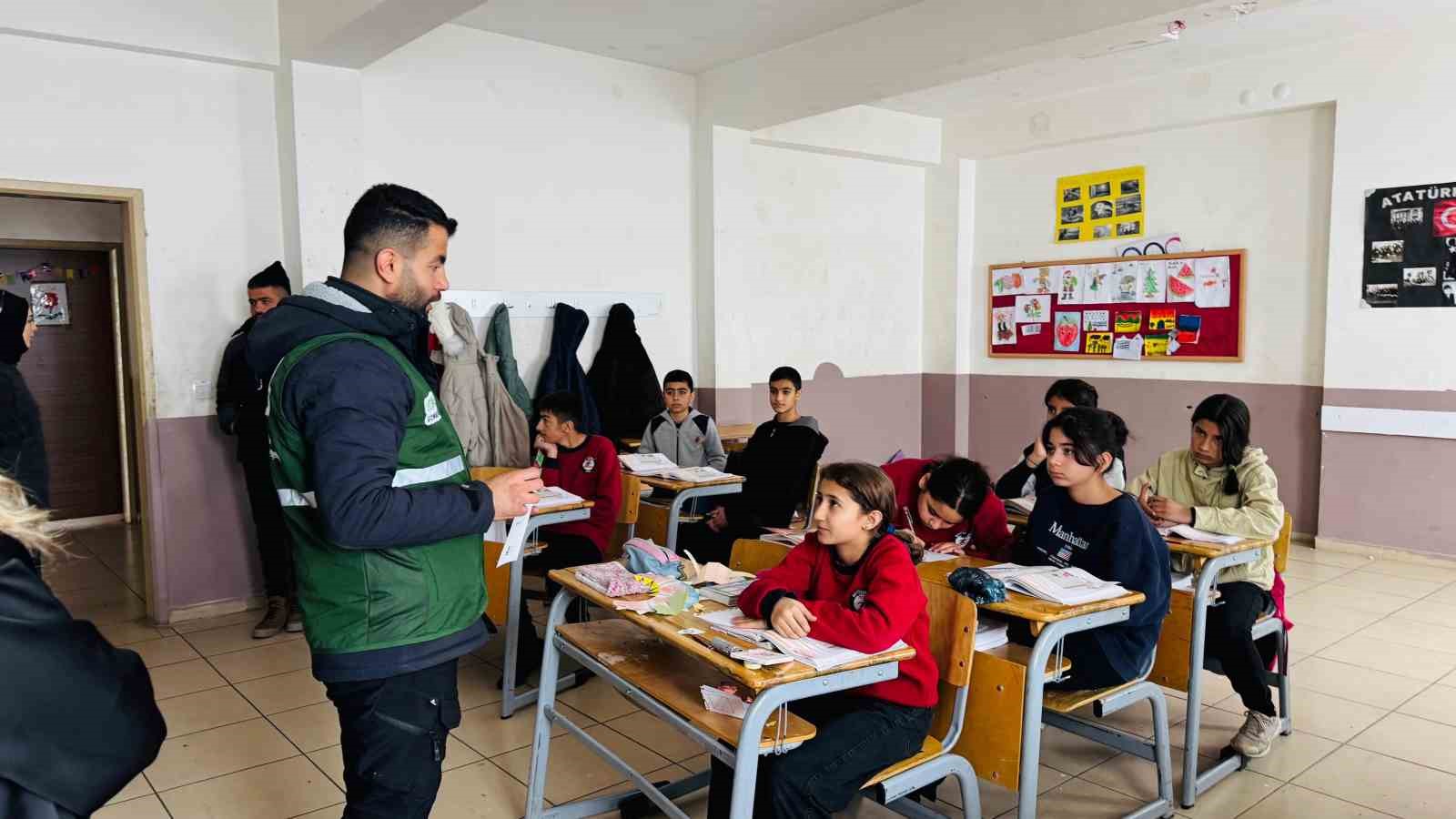 Yeşilay’dan öğrencilere bağımlılıkla mücadele eğitimi
Yeşilay’dan öğrencilere bağımlılıkla mücadele eğitimi