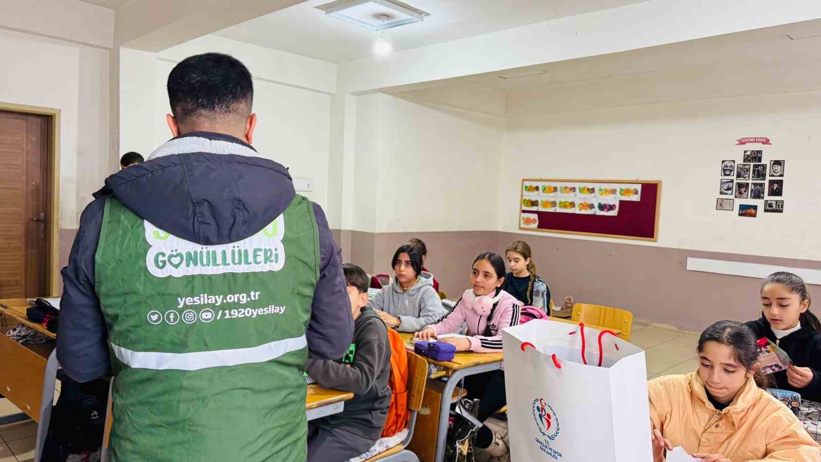 Yeşilay’dan öğrencilere bağımlılıkla mücadele eğitimi
Yeşilay’dan öğrencilere bağımlılıkla mücadele eğitimi