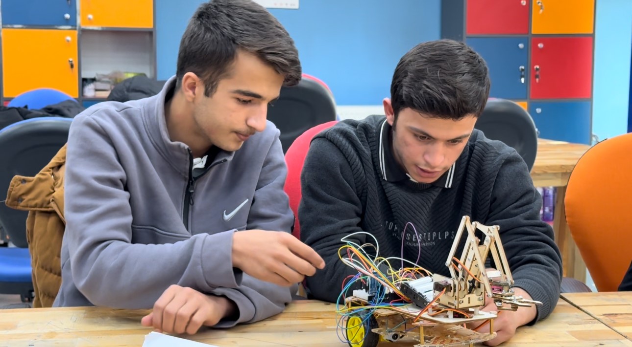 Yüksekova’da ilk robotik takımı ’Bezoar’ İstanbul yolcusu
Yüksekova’da ilk robotik takımı ’Bezoar’ İstanbul yolcusu