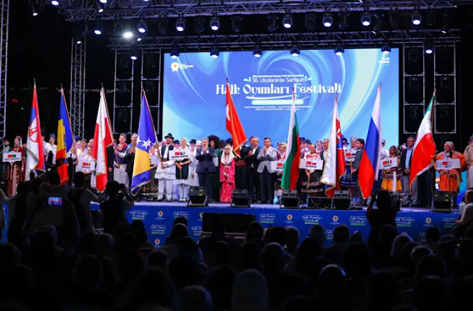 12 ülkenin halk dansları Samsun’da buluştu