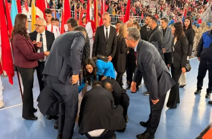 29 Ekim töreninde öğrenci bayıldı: Alanda ambulans yok muydu?