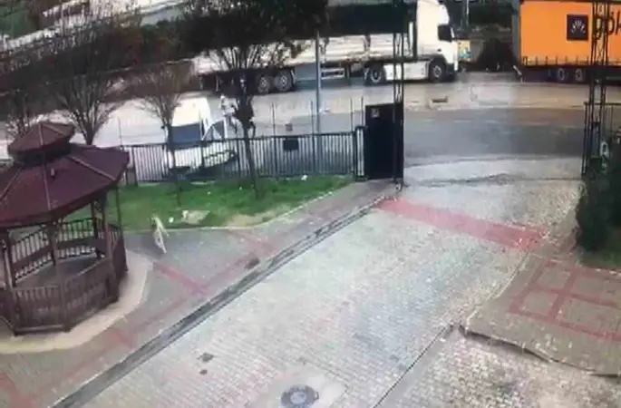 Adana’da silahlı saldırıya uğrayan baba yaralandı, 16 yaşındaki oğlu hayatını kaybetti
