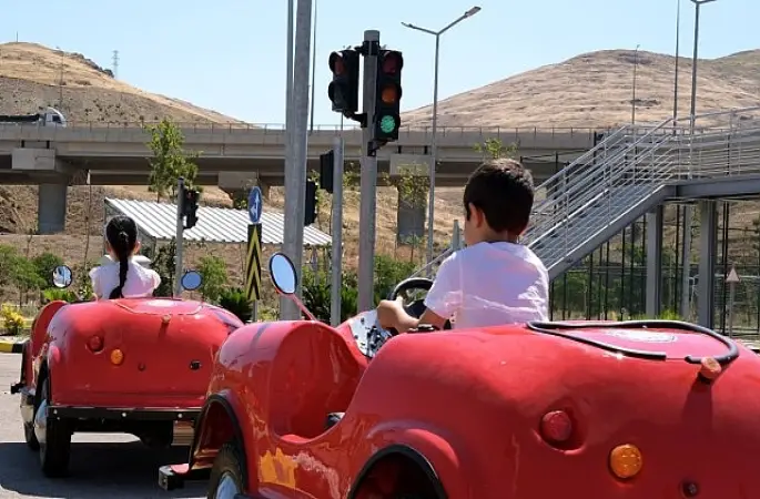 Asarlık Trafik Eğitim Parkuru'nda Her Gün 50 Çocuk Kuralları Öğreniyor