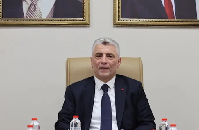 Bakan  Bolat, Anadolu Usta Eller Çarşısı'nı ziyaret etti