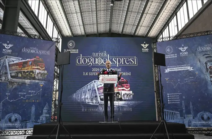Bakan Uraloğlu, Turistik Doğu Ekspresi'nin yeni sezondaki ilk seferini uğurladı