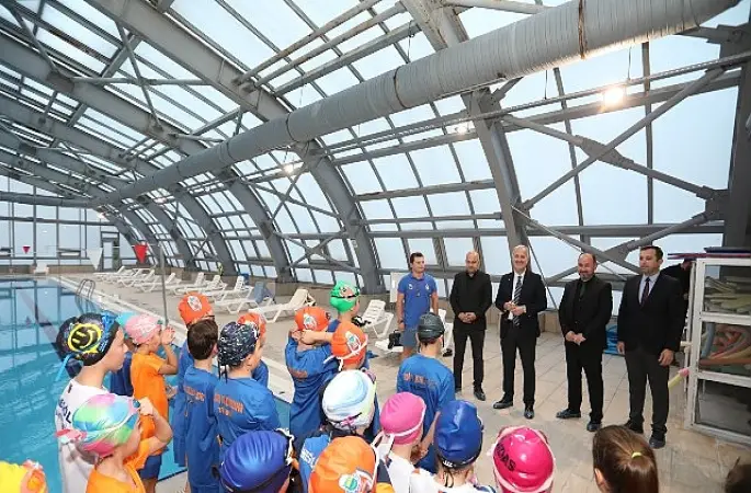 Başkan Taban İnegöl Belediyespor'un Yüzme Sporcularıyla Buluştu