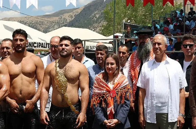 Başkan Vekili Özdemir Alanya Gökbel güreşlerine katıldı