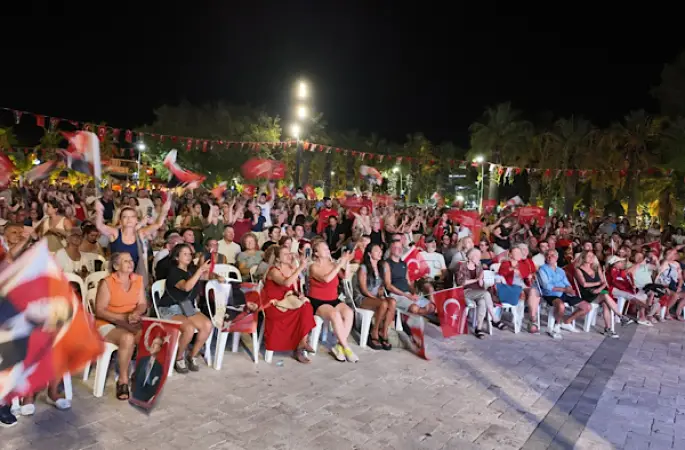 Bodrum’da Filenin Sultanları’nın Avrupa şampiyonluğu meydanlarda kutlandı