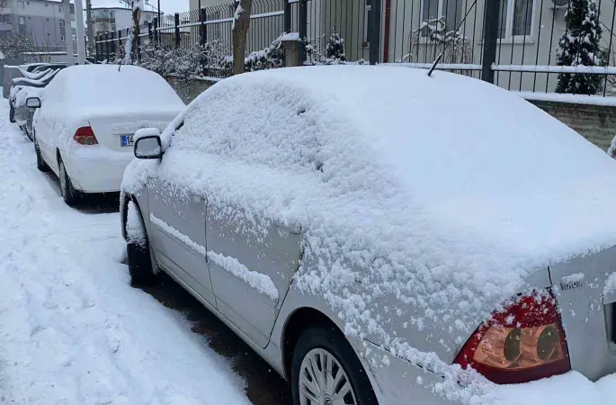 Bolu güne karla uyandı
