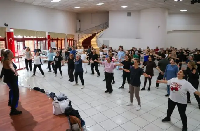 Buca’da kadınlar ücretsiz pilates ve zumba kurslarına ilgi gösteriyor