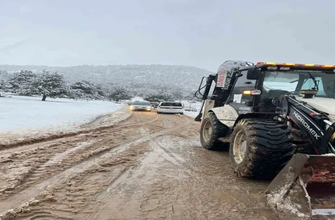 Burdur’da karda mahsur kalanlar kurtarıldı
