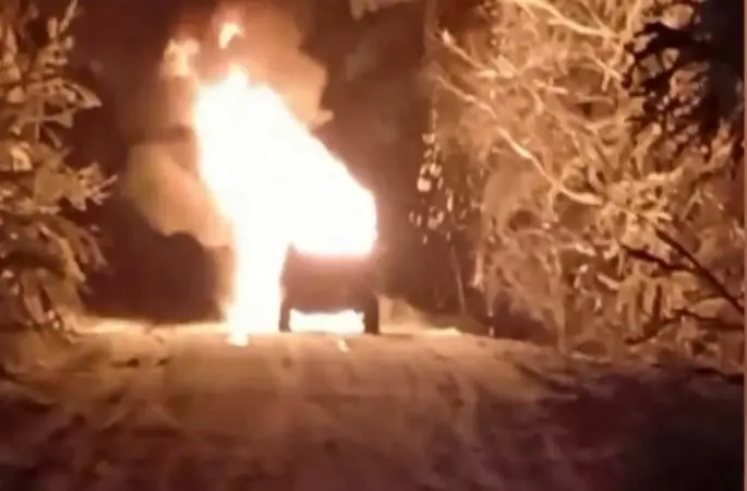 Bursa’da alev alev yanan cip hurdaya döndü
