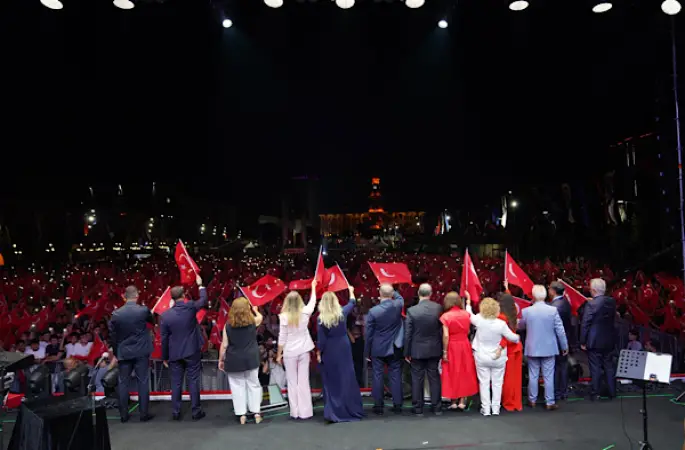 Büyükçekmece Cumhuriyet Meydanı 30 Ağustos’ta açıldı