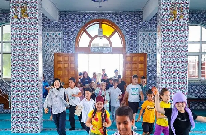 Canik Belediyesi'nden Gençlere Dondurma İkramı 