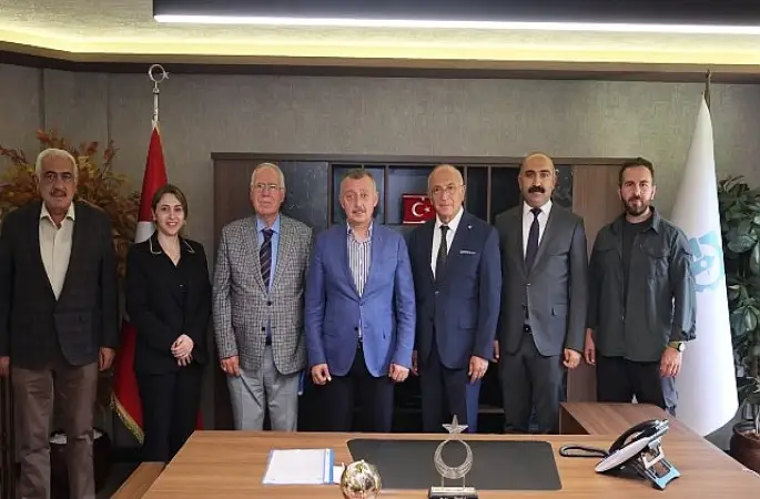 Cem Vakfı, teşekkür için Başkan Büyükakın'a geldi