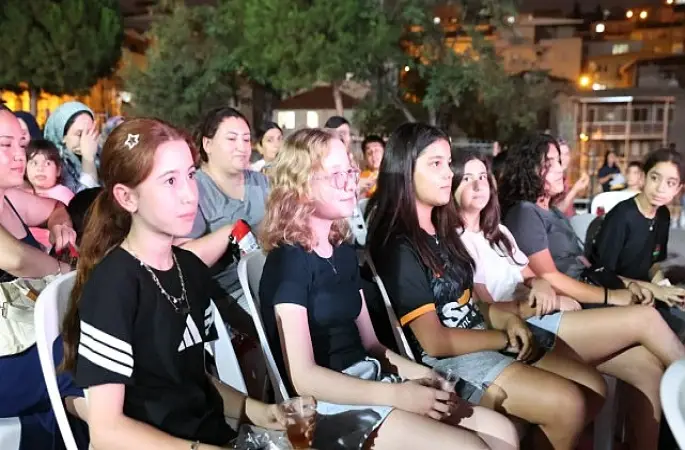 Çiğli'de Mahalle Sinema Günlerine Büyük İlgi