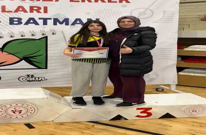 Elazığ’a bilek güreşinde 3 madalya
