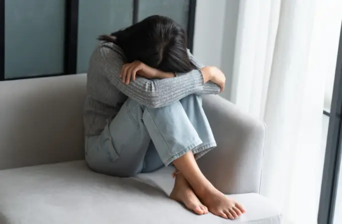 Evde Yapılan Bu 5 “Masum” Alışkanlık Ruh Sağlığını Sessizce Çökertiyor