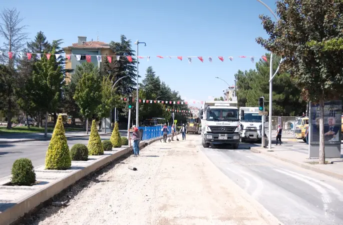 Gazi Caddesi asfalt yenileme çalışmalarında ikinci etap başladı