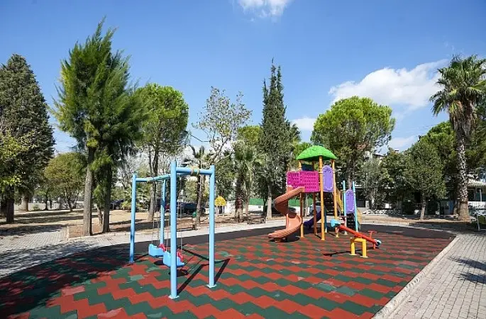 Gaziemir'in parklarında bakım ve yenileme çalışması