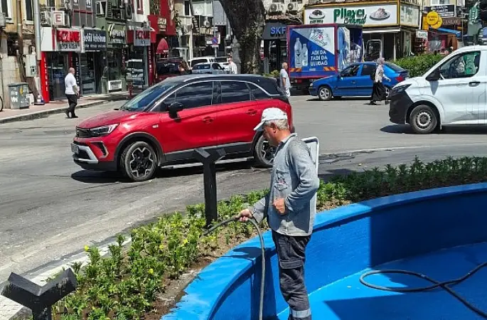 Gemlik'te Saat Kulesi ve Havuz Çevresinde Yenileme Çalışmaları