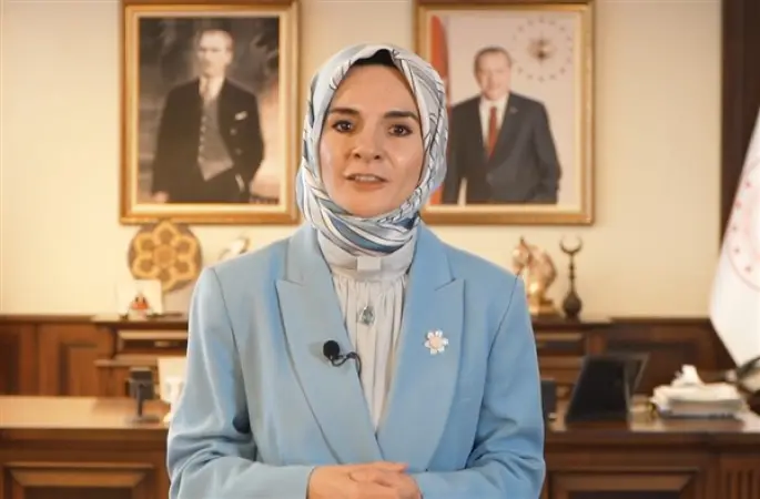 Göktaş, Düzce'de yaban mersini hasadına katıldı
