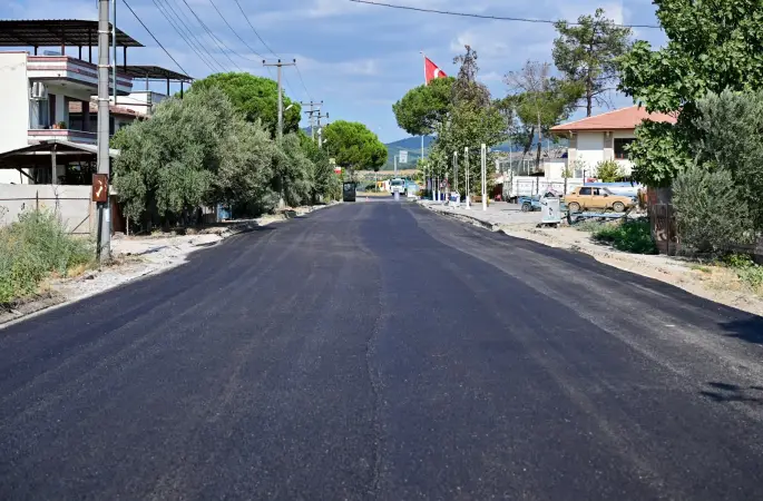 Gölmarmara Nato Caddesi’nde sıcak asfalt çalışması başladı