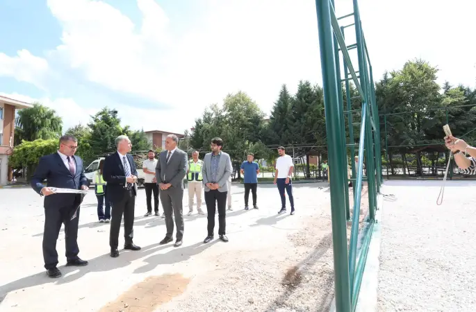 İnegöl Belediyesi’nden Mediha Hayri Çelik Fen Lisesi’ne semt sahası