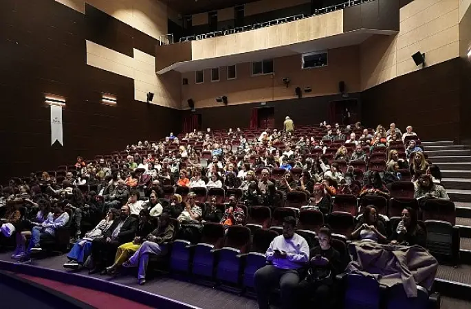 İspanyol tiyatrosu Maltepe'de umut ve empatiyi sahneye taşıdı