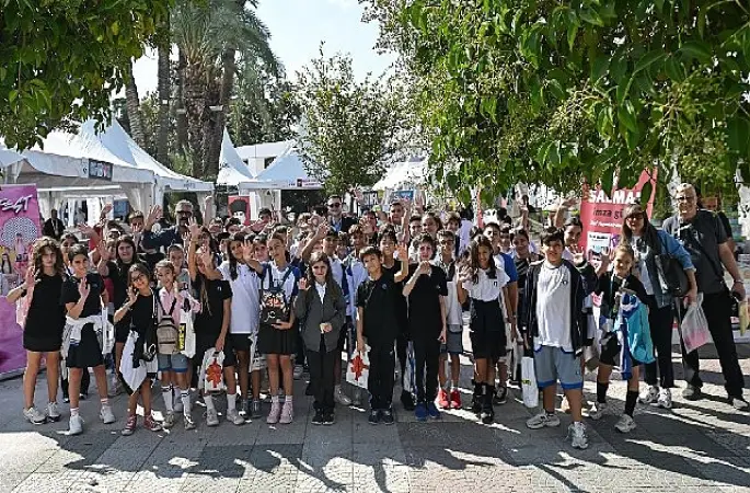 İZKİTAP'ta edebiyat ve kitaplarla dolu buluşmalar sürüyor