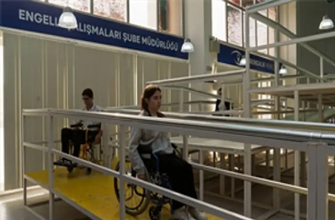İzmir'de empati parkuru: Engelleri deneyimleyerek fark ediyorlar