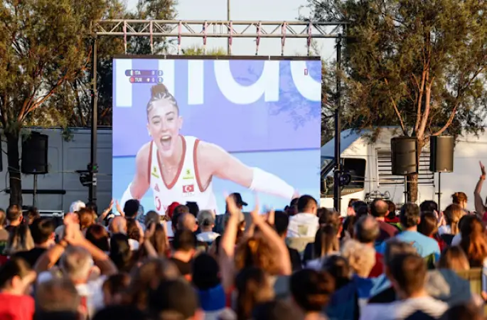 İzmir’de Filenin Sultanları’nın şampiyonluk coşkusu
