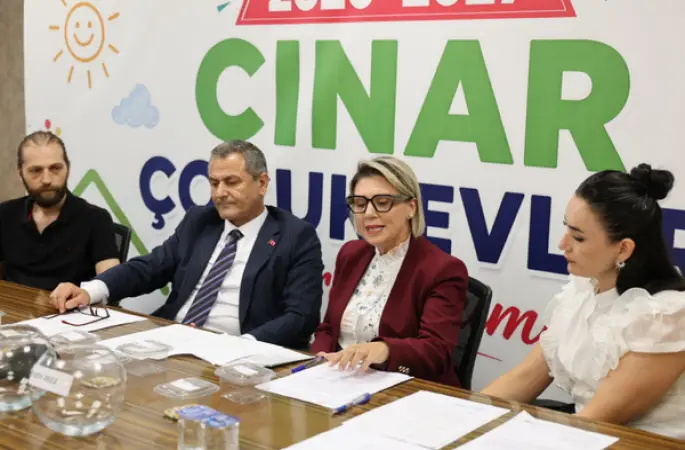 İzmit Belediyesi'nde 3 Çınar Çocuk Evi için kura çekimi noter huzurunda yapıldı