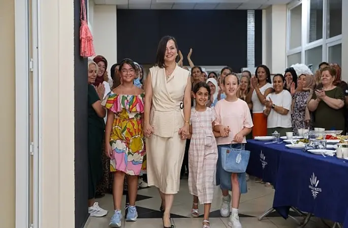 Karabağlar Belediyesi Tekstil Akademi'de Mezuniyet Gururu