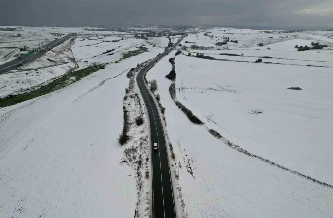 Karadeniz yaylaları değil, İstanbul: Arnavutköy’de kartpostallık kış manzarası
