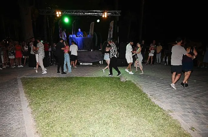 Kemer'de muhteşem Latin dans şovu