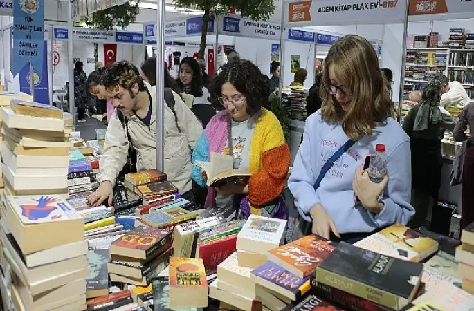 Kitapseverler sahaflarda geçmişin izini sürüyor